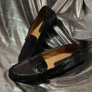 Woman’s Vaneli Black Faux Alligator🐊 Loafers size 10M beautiful quality shoes😎